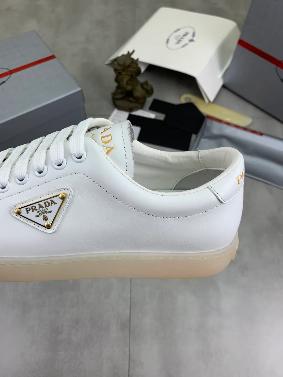 Men's shoes 💰P540💰【New model】The hot model is on the official website, 🆘 The trendy brand (Prada) mainly promotes the hot model, the avant-garde and versatile fashion men's shoes are privately modeled, the cowhide surface is spliced 1:1.. The fashion is simple, the original imported cowhide lining and the cowhide feet; the atmosphere and personality are more fashionable, eye-catching and pursuing class. It will subvert the old idea and be a must-have for fashion trendsetters with you! Must keep it for yourself! Tall and comfortable, large and low, high-end quality workmanship. Size: 38-45; 3️⃣colors available.